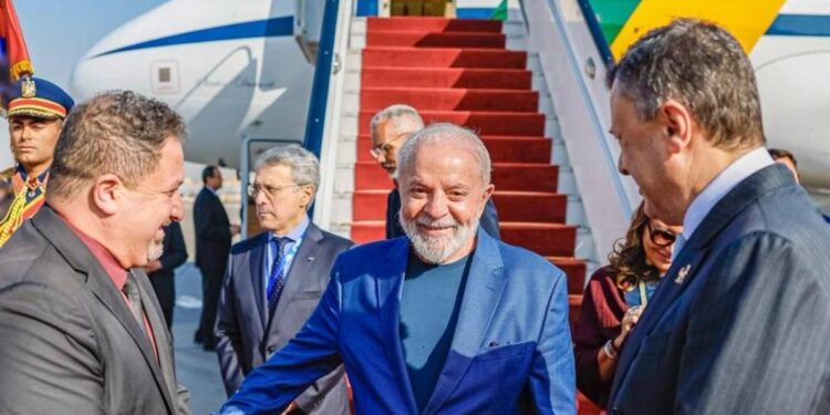 Presidente Lula inicia viagem diplomática ao Egito e à Etiópia.