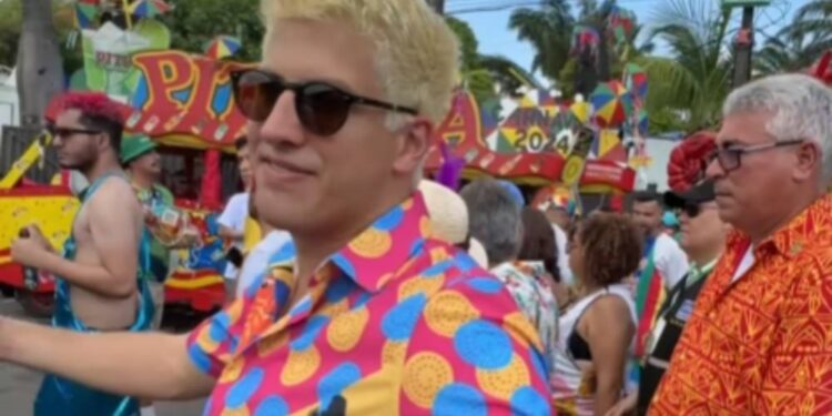 Prefeito do Recife e Gleisi Hoffman discutem política e vaga de vice.