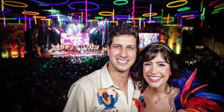 O prefeito João Campos (PSB) e a deputada federal Tabata Amaral (PSB)