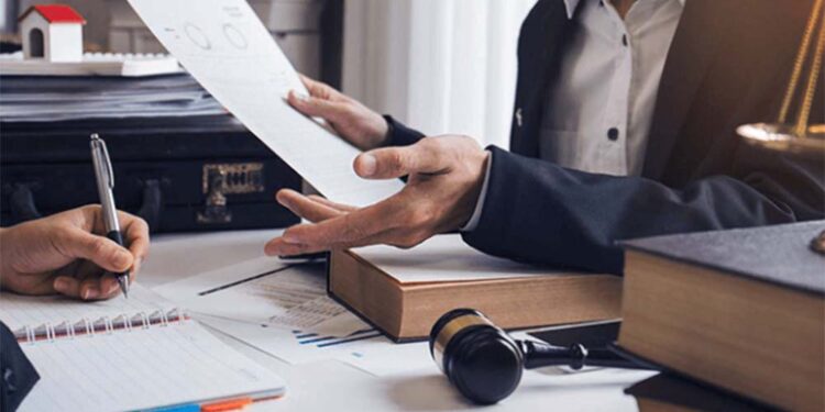 O Direcionamento acontece quando são impostas condições para participar da licitação que não são relevantes para o objeto contratado