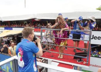 Michel Teló e Elba Ramalho durante dueto no Galo. Foto: Felipe Souto Maior/AgNews