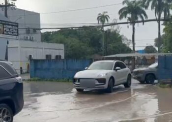 Carro de luxo apreendido pela Polícia Civil durante Operação No Bets