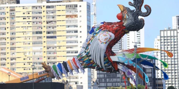 Tintas Coral renova parceria colorida com o Galo da Madrugada, o maior bloco de carnaval do mundo.