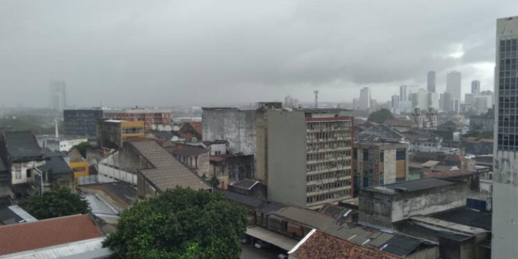 Chuvas são registradas pelo Grande Recife. Foto: Genival Paparazzi.