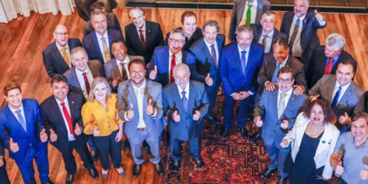 Lula recebe Lira e líderes da Câmara no Palácio da Alvorada