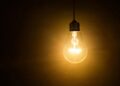 Disputa entre Brasil e Paraguai por tarifa de Itaipu pode impactar conta de luz em 1,4%.