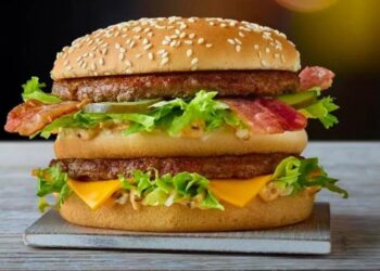 Conversa entre militares revela ironia sobre possível prisão de ex-ajudante de ordens de Bolsonaro.