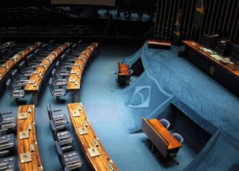 Congresso exerce controle significativo sobre verbas de ministérios estratégicos no governo Lula.