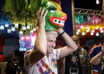 O Prefeito João Campos (PSB) durante o Carnaval do Recife