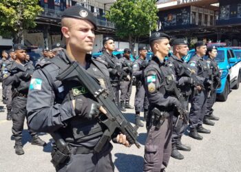 Renda média dos policiais é maior do que o salário médio do restante do funcionalismo público