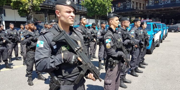 Renda média dos policiais é maior do que o salário médio do restante do funcionalismo público