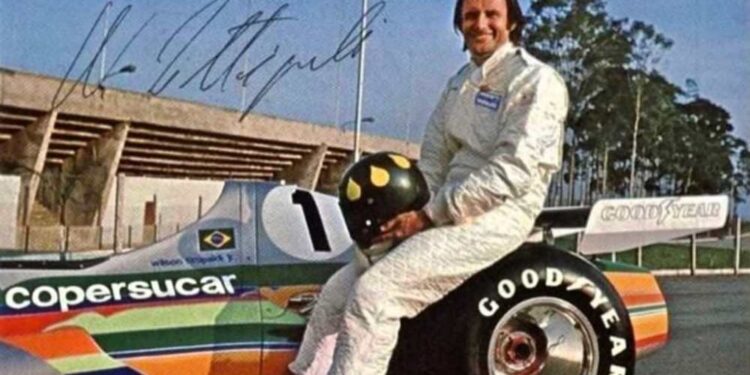Wilson Fittipaldi Jr, pioneiro do automobilismo brasileiro, falece aos 80 anos após incidente no Natal.