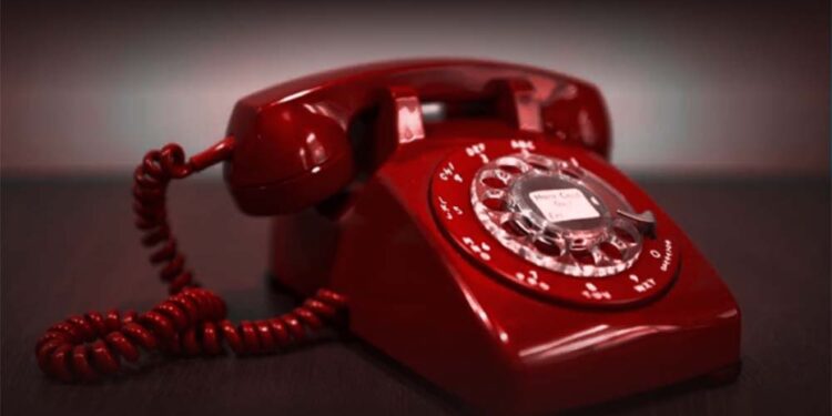 O telefone vermelho foi uma linha direta de comunicação entre os governos dos Estados Unidos e da União Soviética durante a Guerra Fria