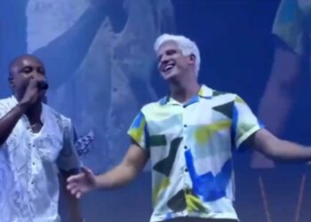 João Campos subiu ao palco durante o show de Thiaguinho no Marco Zero