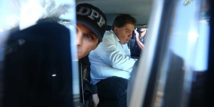 Em abril de 2016, Gim Argello foi escoltado por agentes da PF de sua residência até a Superintendência da PF.