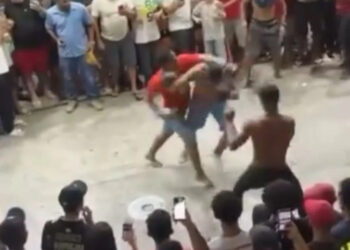 Sem estrutura, duplas lutam em espaços abertos em SP