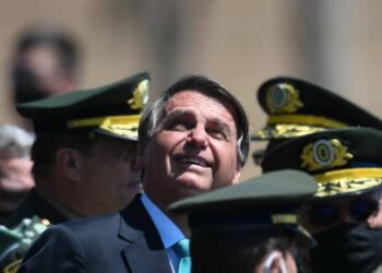 Ex-comandante da Aeronáutica relata plano para prender Bolsonaro.