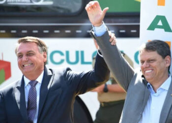 Governador de São Paulo Tarcísio de Freitas cogita mudar para o PL