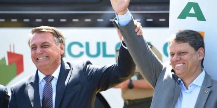 Governador de São Paulo Tarcísio de Freitas cogita mudar para o PL