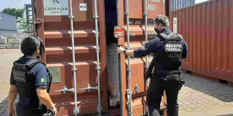 Trafico internacional de drogas: PCC deixa de cobrar mensalidade de integrantes devido a alto lucro.