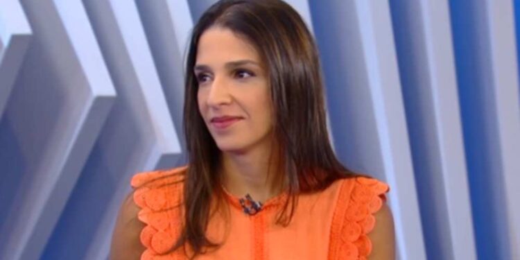 Ana Carolina durante entrevista ao Balanço Geral da Record TV.