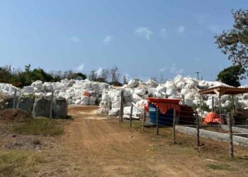 Moradores da Vila da Basinha, em Noronha, denunciaram obstrução de lotes