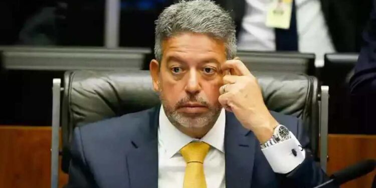 Presidente da Câmara enfrenta dilema na escolha de seu sucessor.