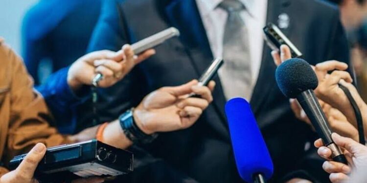 O ex-presidente quebrou o silêncio e sustentou que nenhuma das medidas foi levada adiante