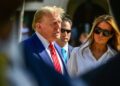 Donald Trump e a mulher, Melania, na Flórida 
