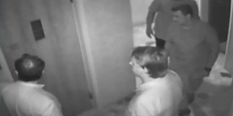 Um funcionário da embaixada da Hungria confirmou quer Bolsonaro dormiu na embaixada