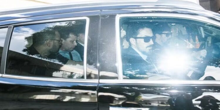 Cid é nvestigado nos inquéritos que apuram suspeitas de tentativa de golpe de Estado, falsificação de carteira de vacinação e desvio de joias do acervo presidencial