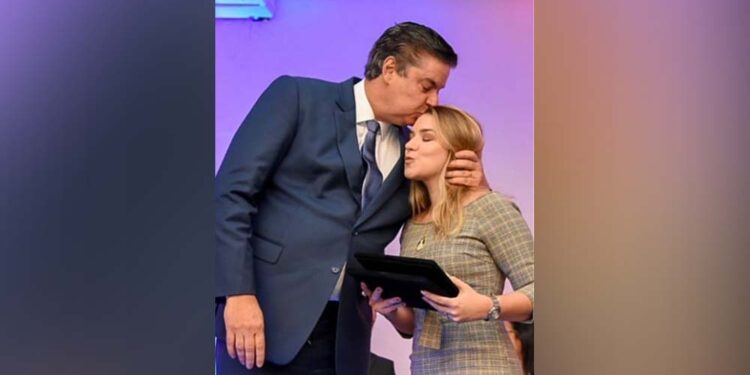 Ademar Rigueira, ao lado de sua terceira esposa, Adriana Caribé