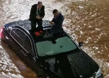 Cônsul ficou preso dentro do carro durante alagamento do Centro de SP — Foto: Arquivo pessoal