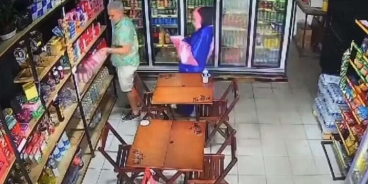 Criminoso vestido de papangu matou dono de posto no Grande Recife
