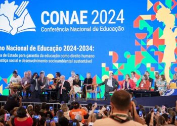 Lula durante a Conferência Nacional da Educação