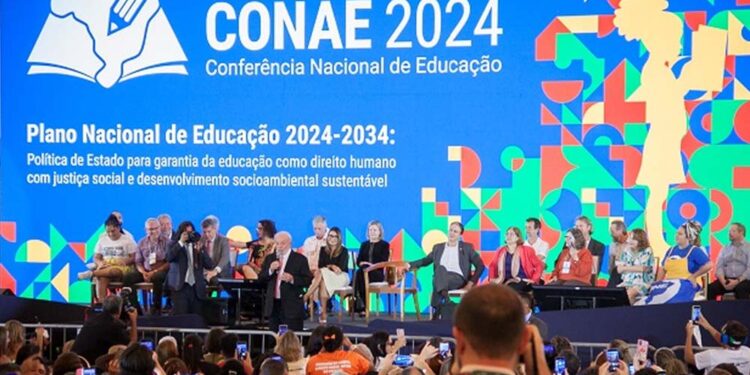 Lula durante a Conferência Nacional da Educação