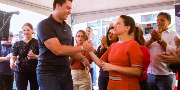 Raquel Lyra em ato pela reeleição de Rodrigo Pinheiro em Caruaru