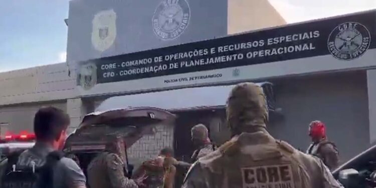 Presos e os materiais apreendidos foram encaminhados à sede do Comando de Operações e Recursos Especiais (Core), em Olinda