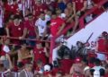 Pancadaria generalizada da torcida do Timbu com a força militar gerou confusão enquanto a bola rolava