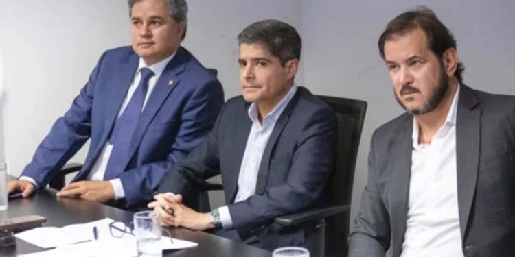 Efraim Filho (PB), ACM Neto (BA) e Antônio Rueda (SP) na reunião de hoje