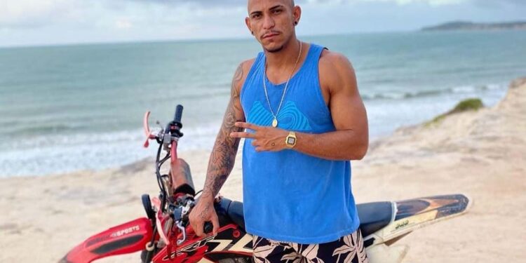 "Carlinhos", como é conhecido, foi preso com cocaína e haxixe