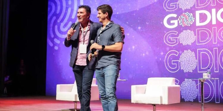 O empresário Janguiê Diniz e o prefeito João Campos (PSB)