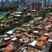 Bairro de Boa Viagem, no Recife, é marcado por alta desigualdade social em seu território.