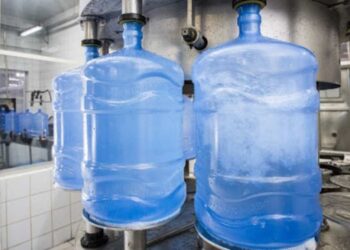 Empresas de água mineral no Recife e Paulista autuadas por infrações sanitárias e fiscais.