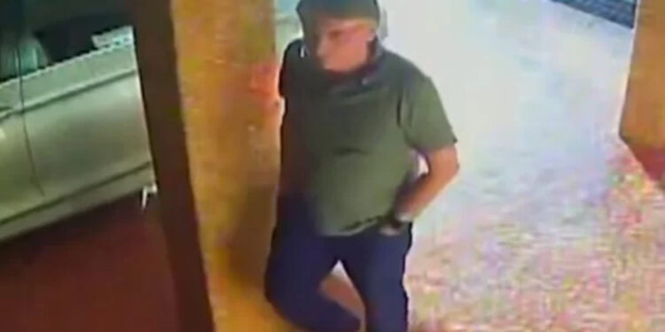 Defesa de Bolsonaro apresenta explicações sobre permanência na embaixada da Hungria.