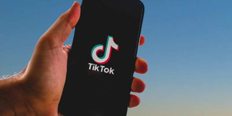 Lei nos EUA pode banir TikTok do país se não tiver novo dono americano.