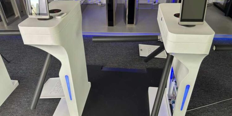 "Plataforma de Observação Elevada da SSP identifica foragido em jogo na Arena Fonte Nova.