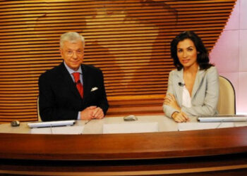 O jornalista Renato Machado ao lado de Renata Vasconcelos apresentando o Bom dia Brasil.