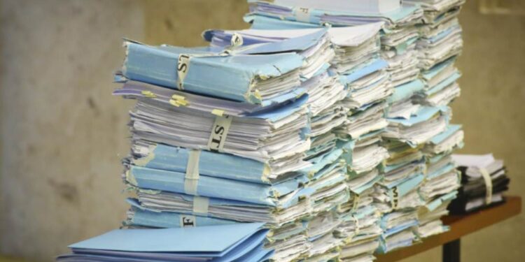 Imobiliária Imobi descumpre ordem judicial e deixa clientes sem indenização.