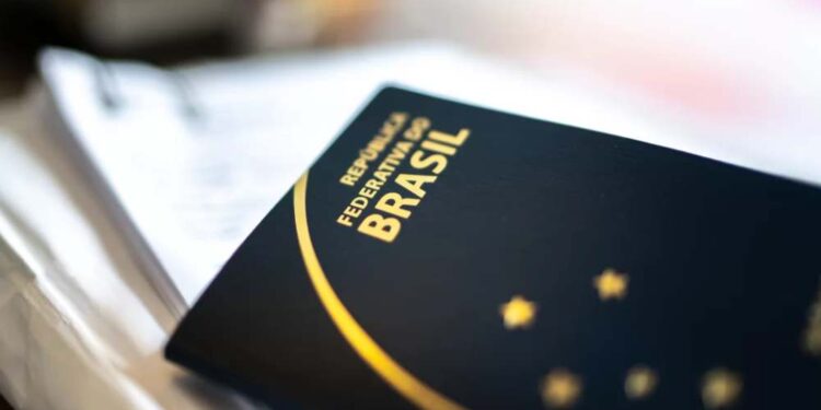 Tribunal rejeita pedido de devolução do passaporte de Bolsonaro.